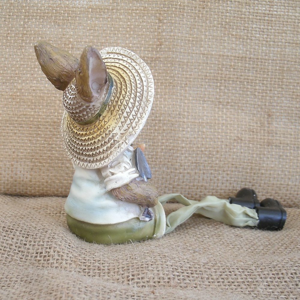 Vintage Rabbit Gardener Shelf Sitter Figurine - Picture 4 of 16